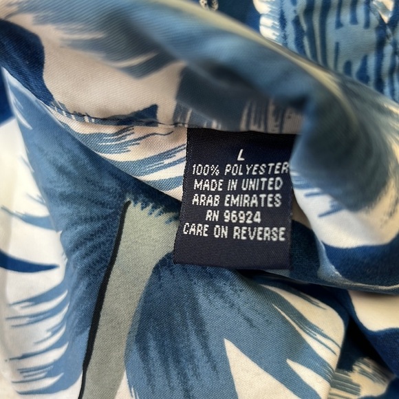 Box-Office Island Blues and White Casual Beachy Print Shirt. Size Large. EUC. - Picture 5 of 6